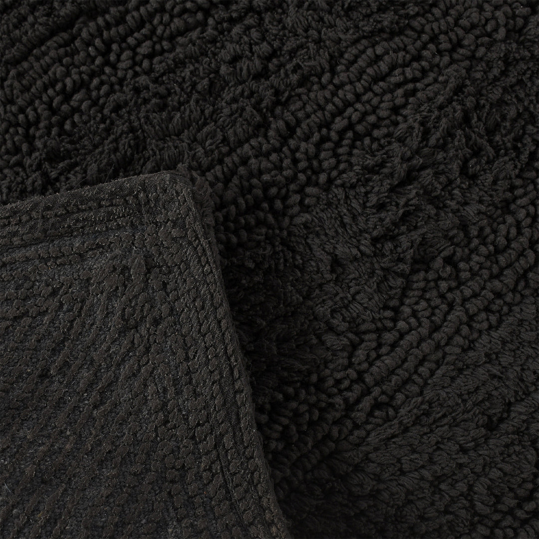 Tufted V Striped Grey Bathmat and Contour set