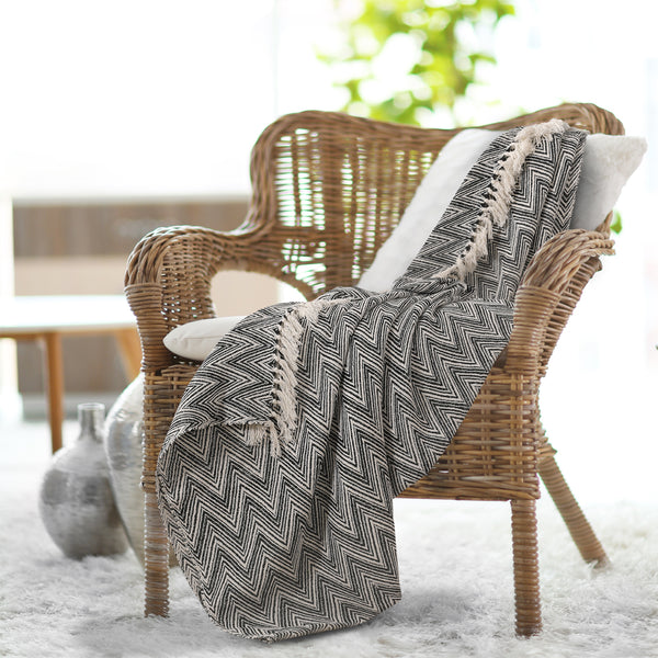 Zig-Zag Patterned Black Ivory Woven Throw