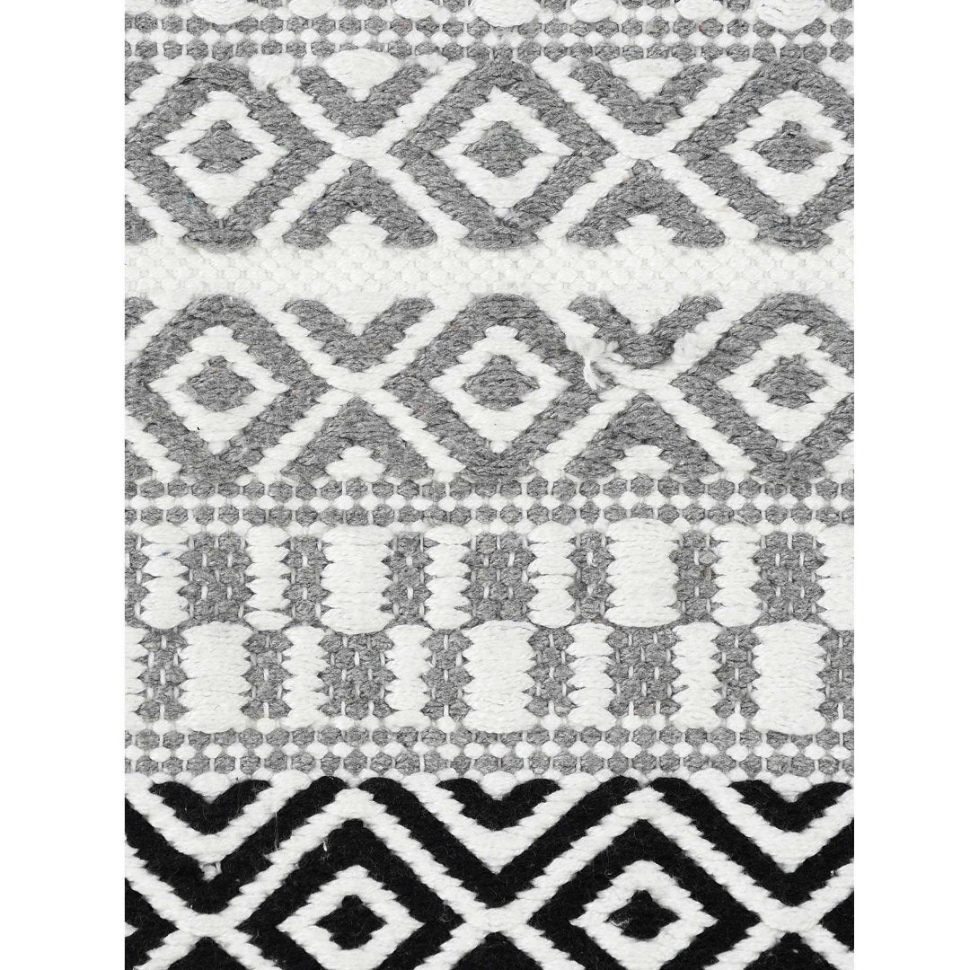 Handwoven Black Accent Rug - Sashaa World