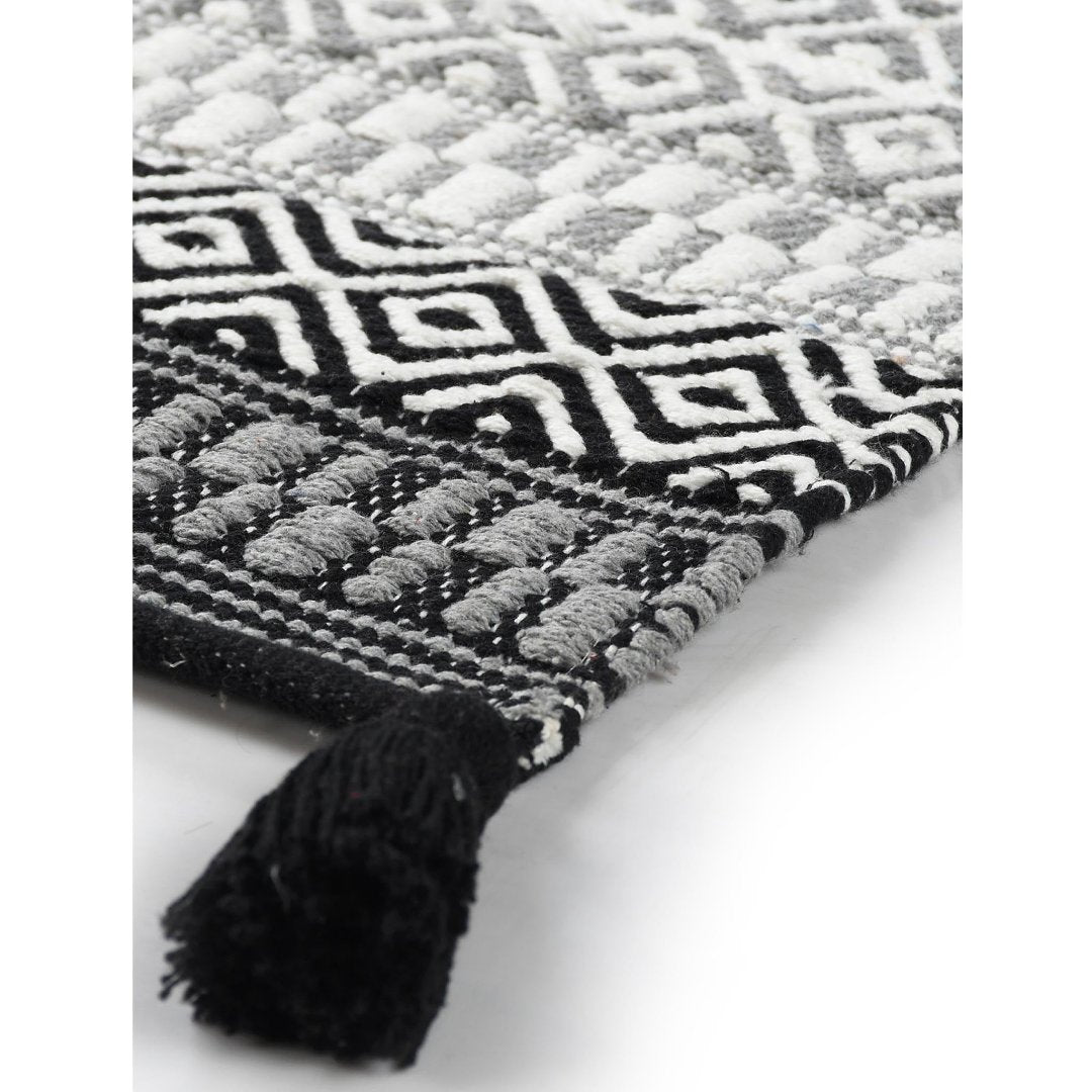 Handwoven Black Accent Rug - Sashaa World