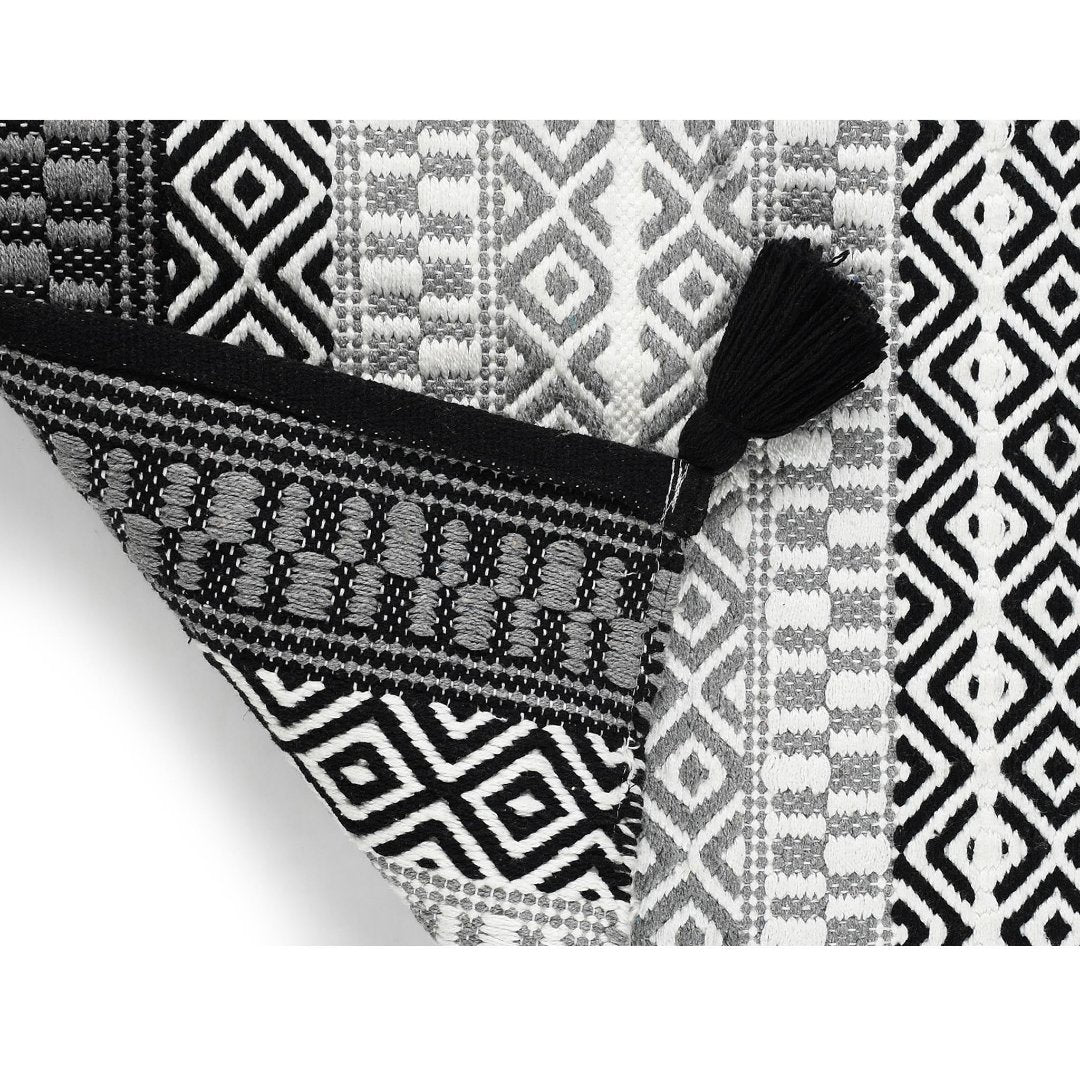 Handwoven Black Accent Rug - Sashaa World