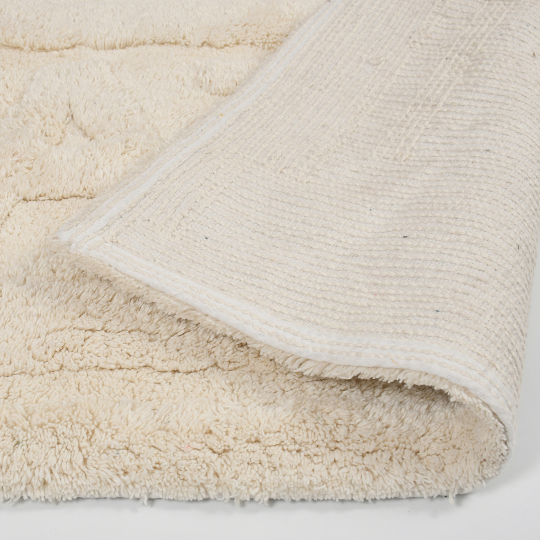 Soft Tufted Ivory Cotton Bathmat