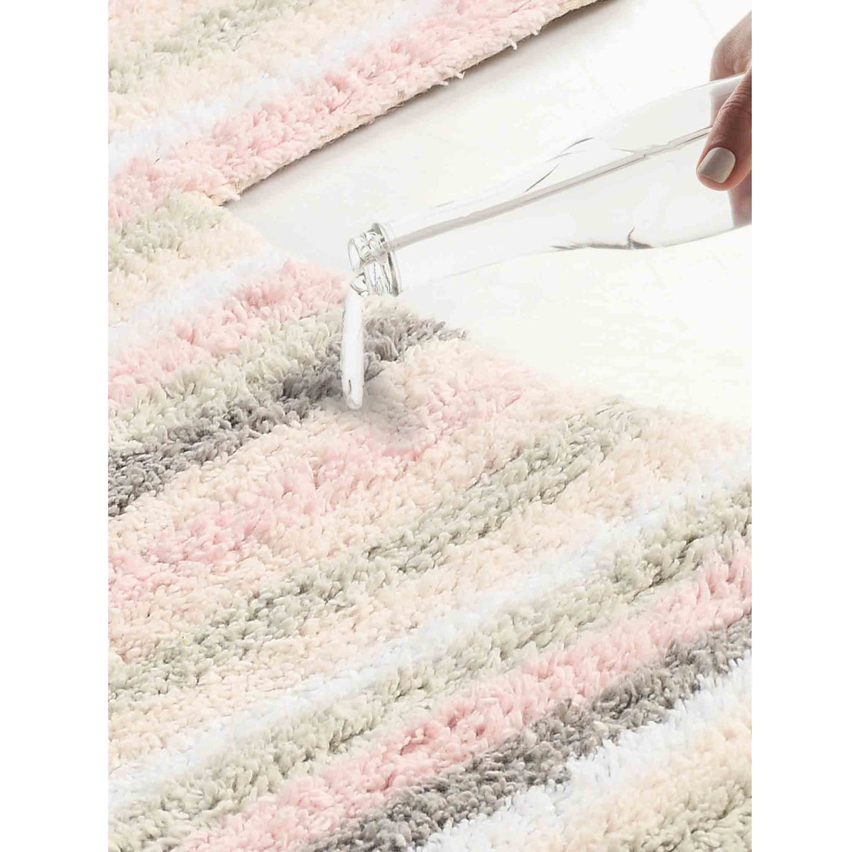 Anti skid Striped Bathmat and Contour set