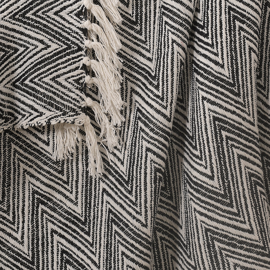 Zig-Zag Patterned Black Ivory Woven Throw