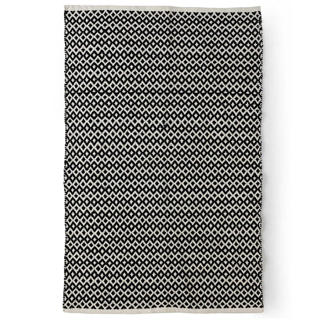 Diamond Woven Rug in Black and White - Sashaa World