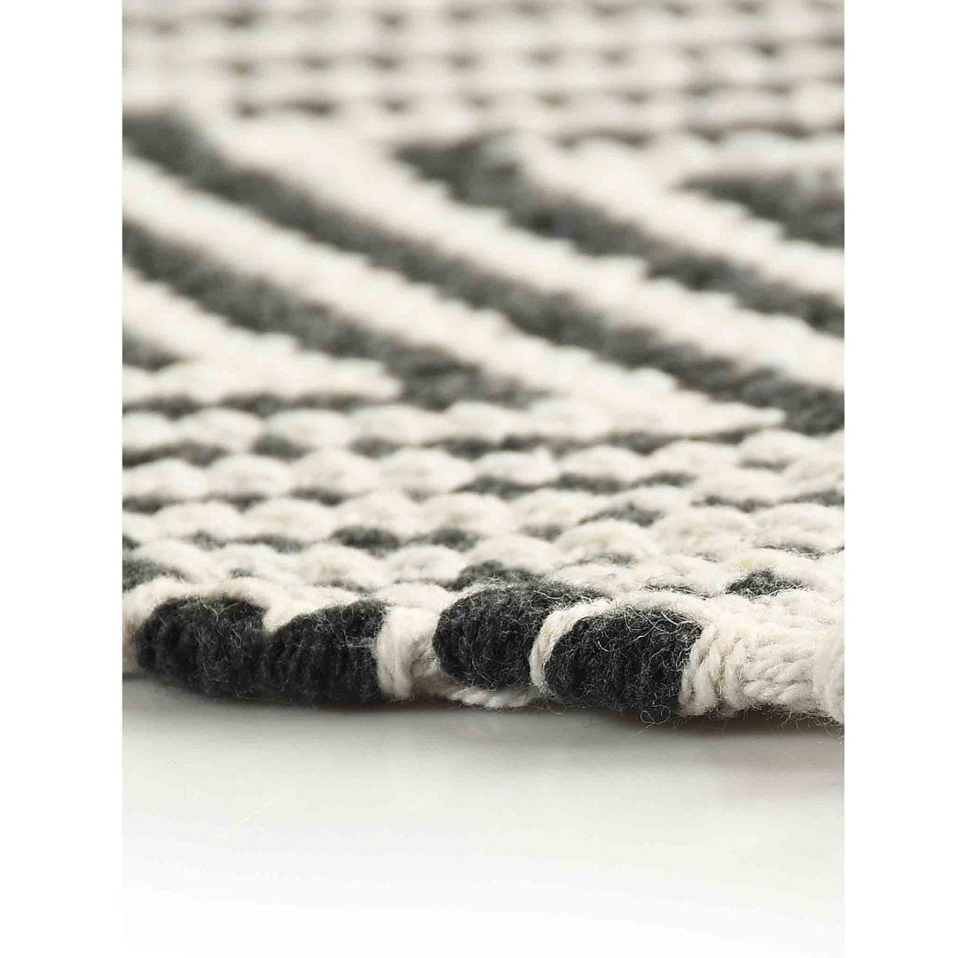 Reversible Rug with Tassels